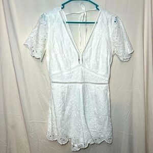 ABERCROMBIE & Fitch White Cotton Eyelet Romper - Size Small - Great Condition!